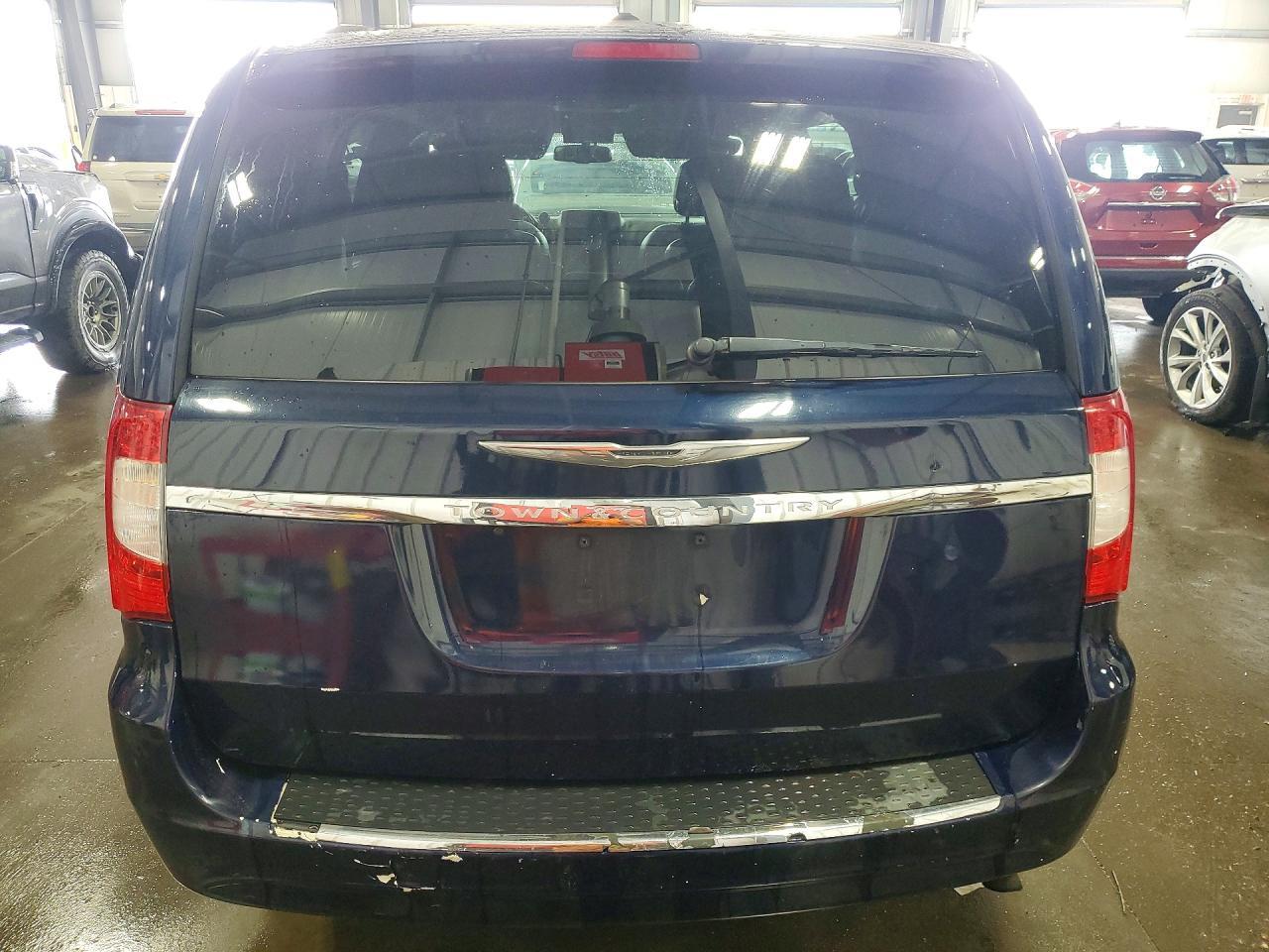 2012 Chrysler Town & Country Touring - Фото 6