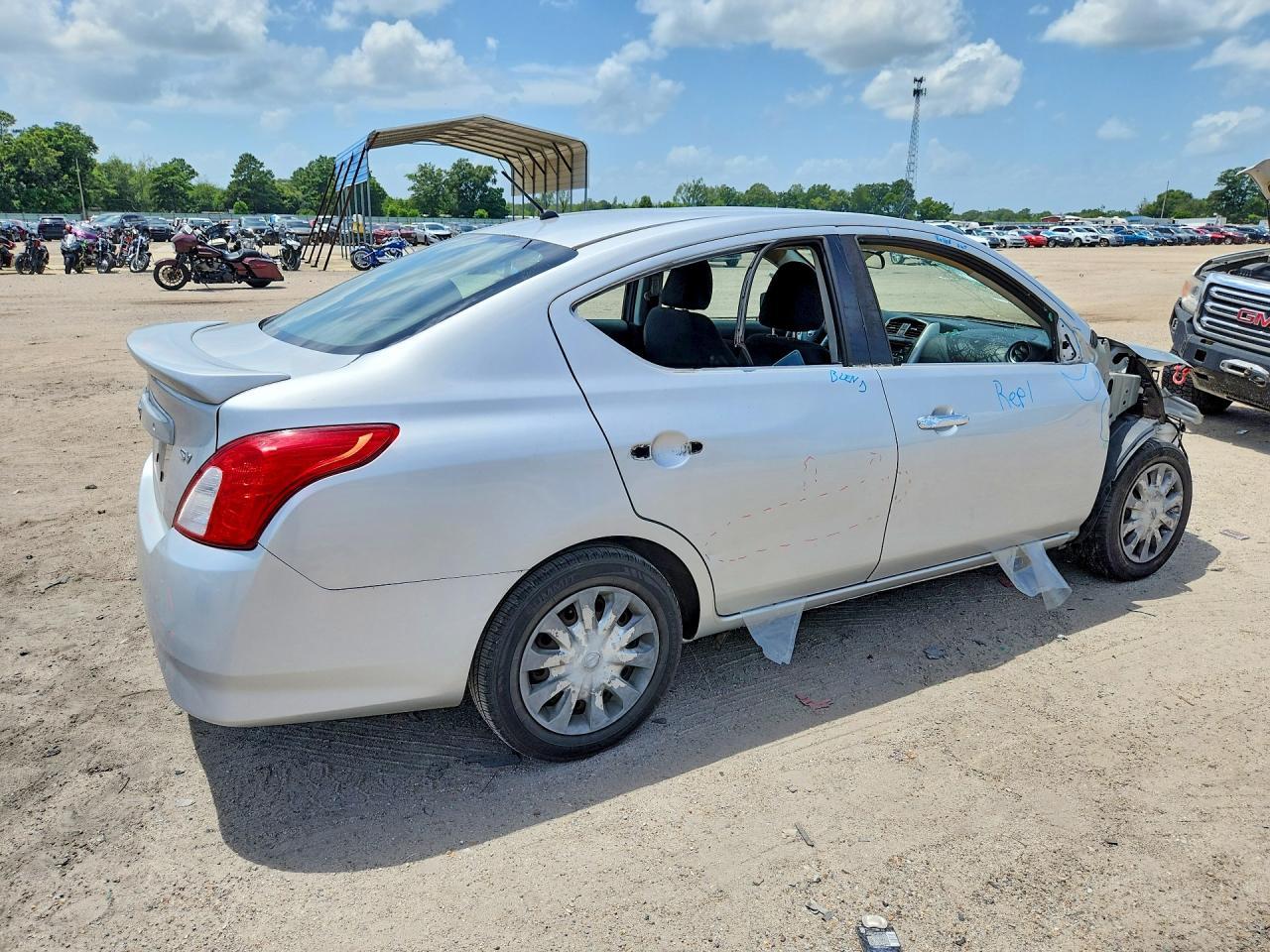 2018 Nissan Versa Sv - Фото 3