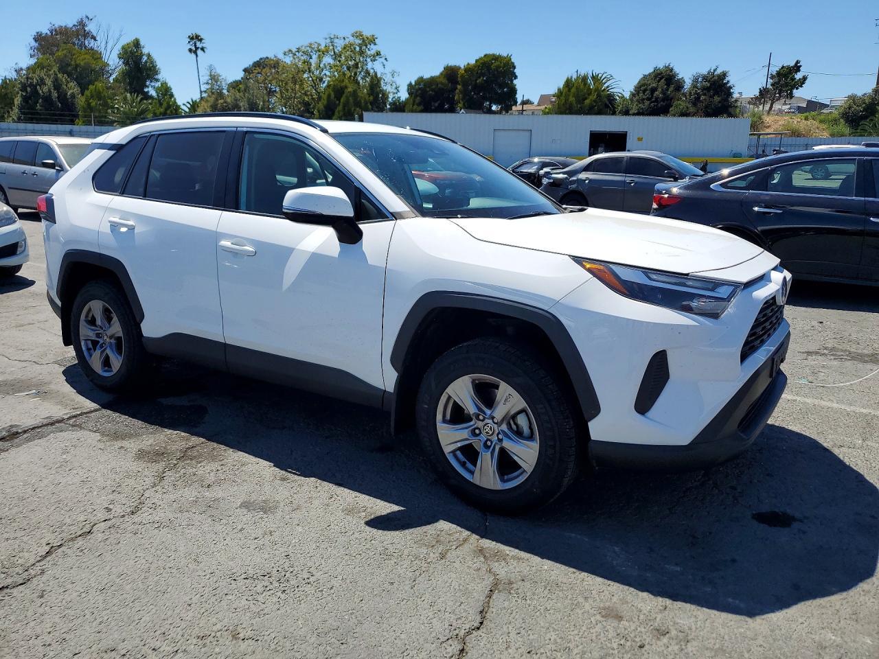 2022 Toyota Rav4 Xle - Image 4