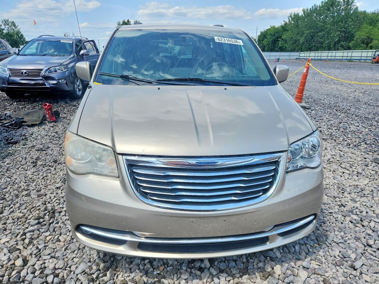 2014 Chrysler Town & Country Touring - Image 5