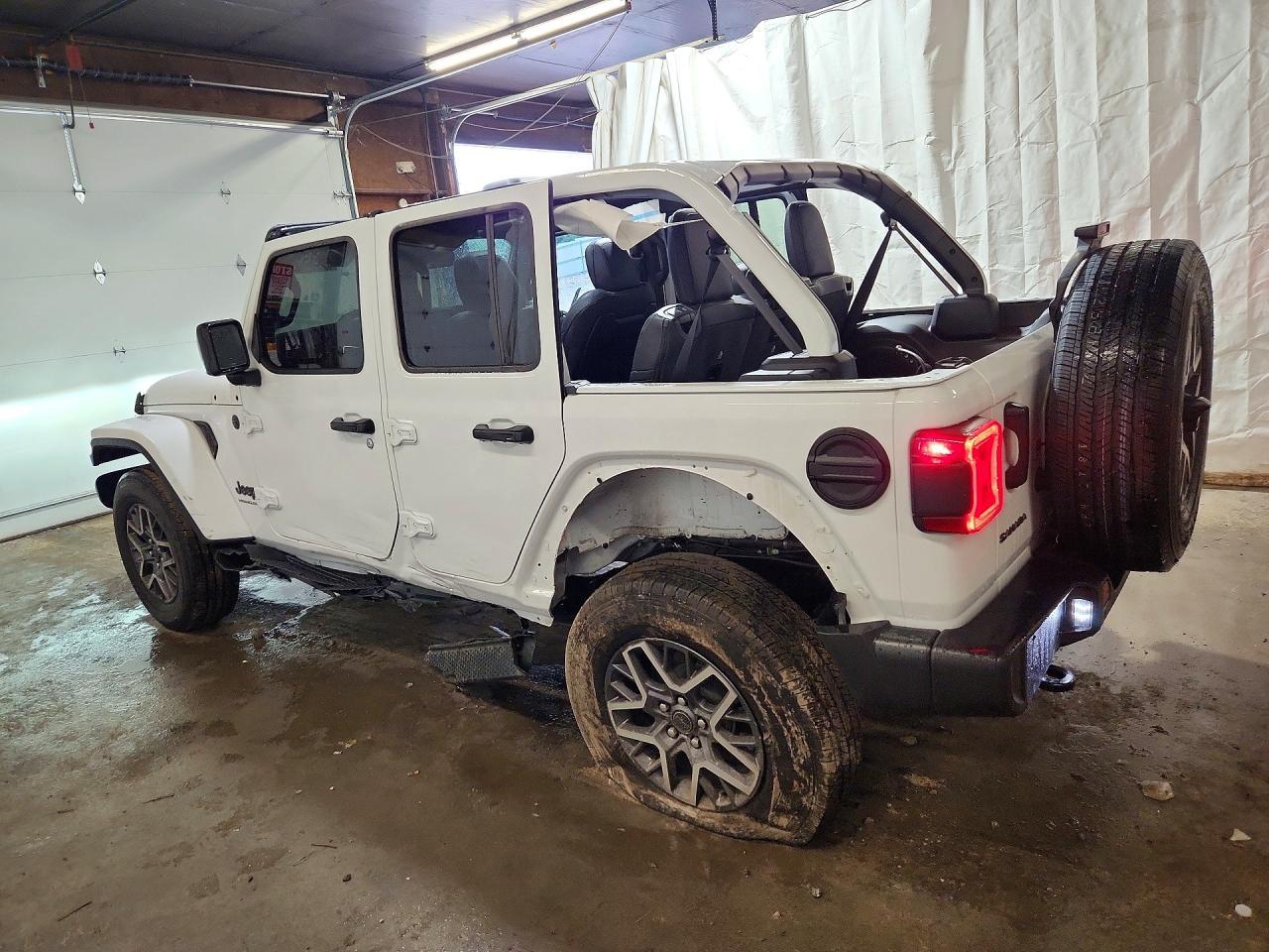 2026 Jeep Wrangler Sahara - Фото 2