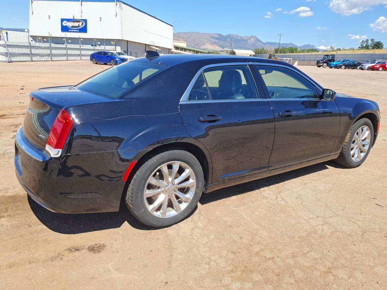 2018 Chrysler 300 Touring - Фото 3