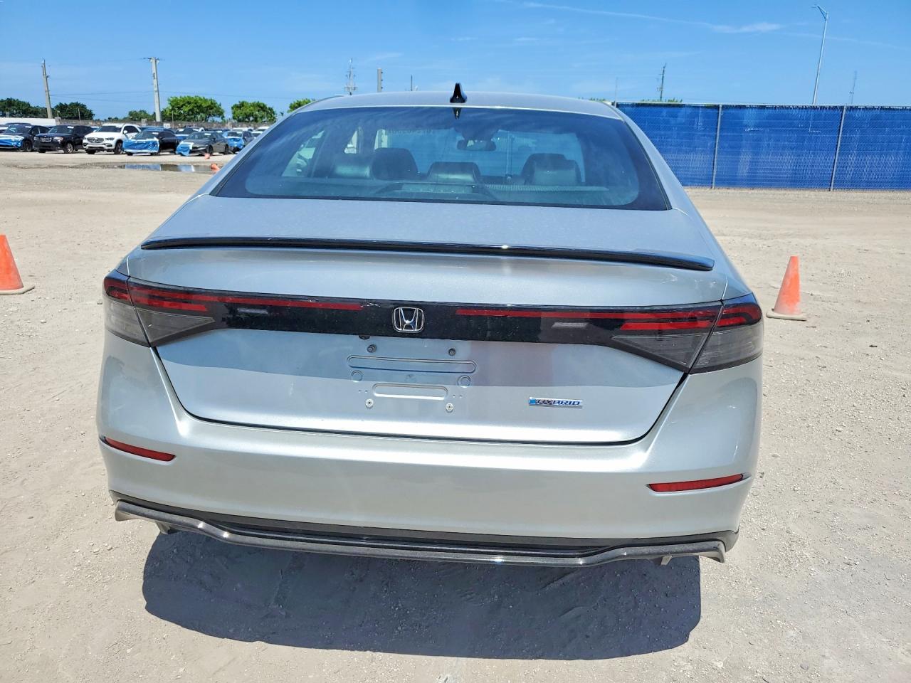 2024 Honda Accord Hybrid Sport - Image 6