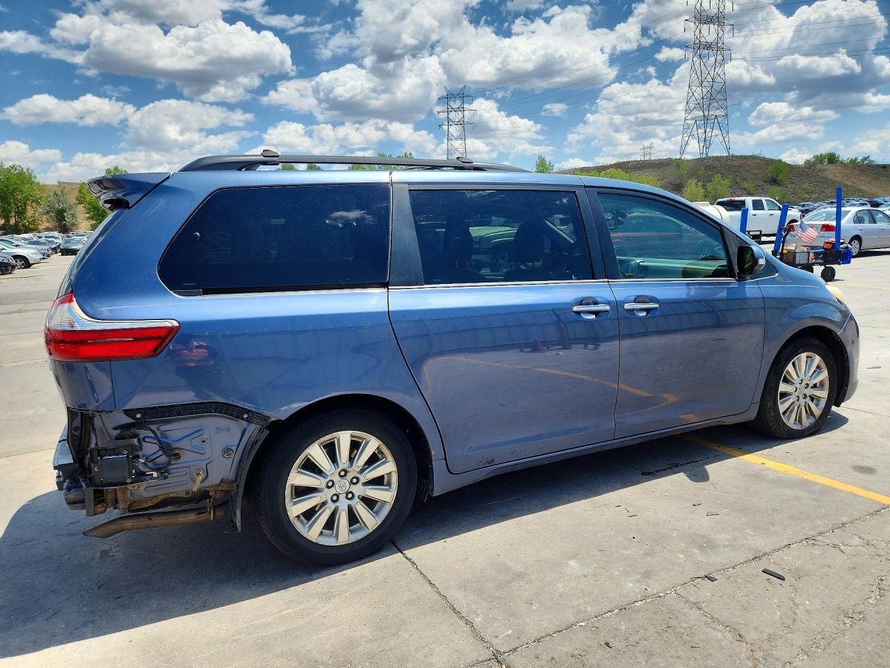 2015 Toyota Sienna Limited Premium 7-Passenger - Фото 3