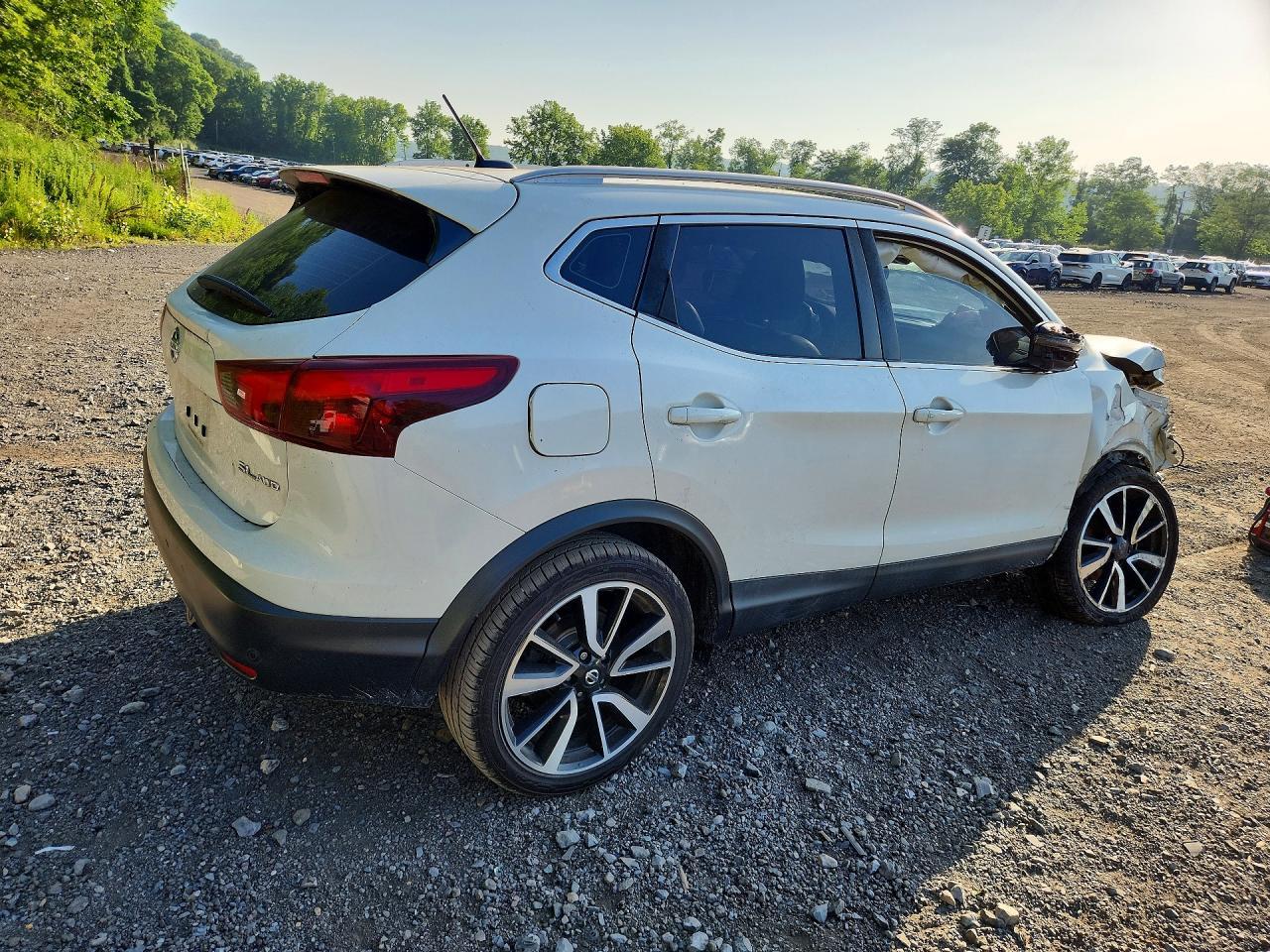 2019 Nissan Rogue Sport Sl - Image 3