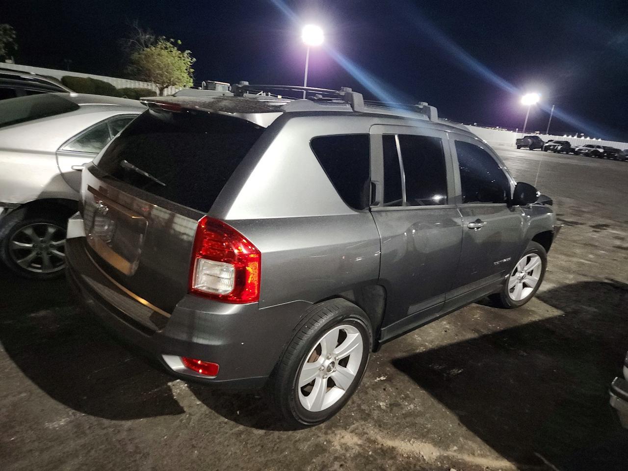 2011 Jeep Compass Sport - Фото 3
