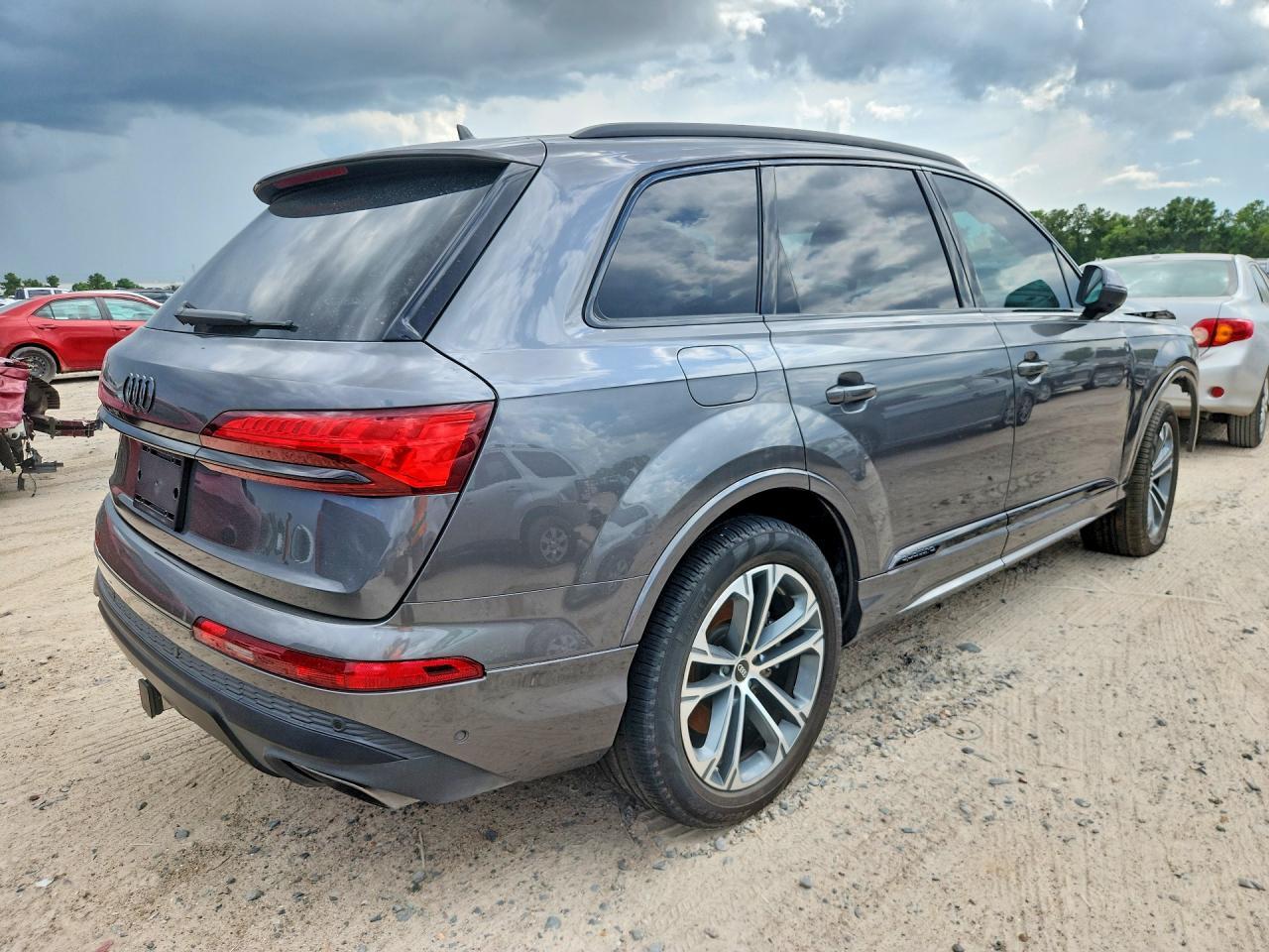 2025 Audi Q7 Premium Plus - Фото 3