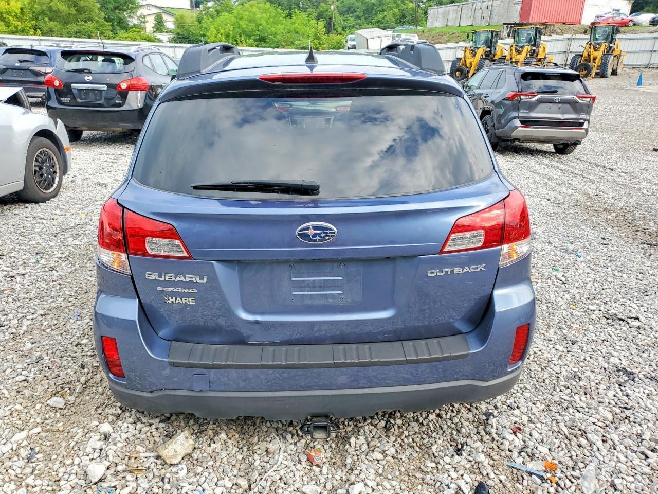2014 Subaru Outback 2.5I Limited - Image 6