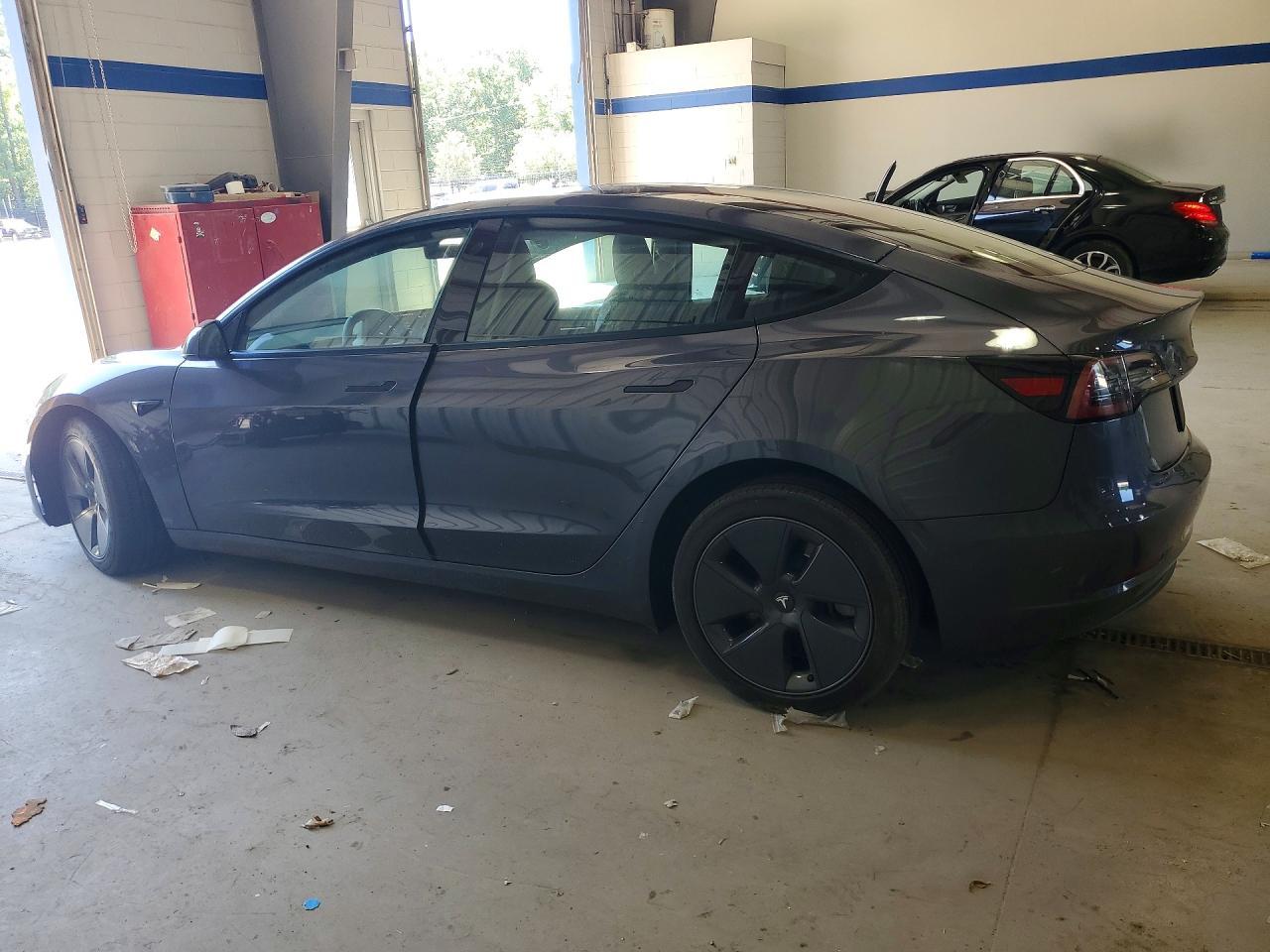 2022 Tesla Model 3 - Фото 2