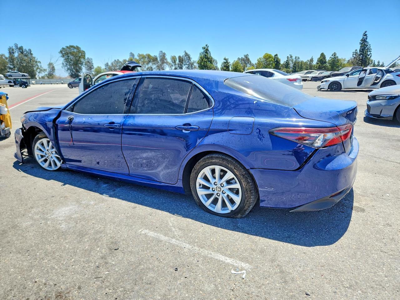 2024 Toyota Camry Le - Фото 2