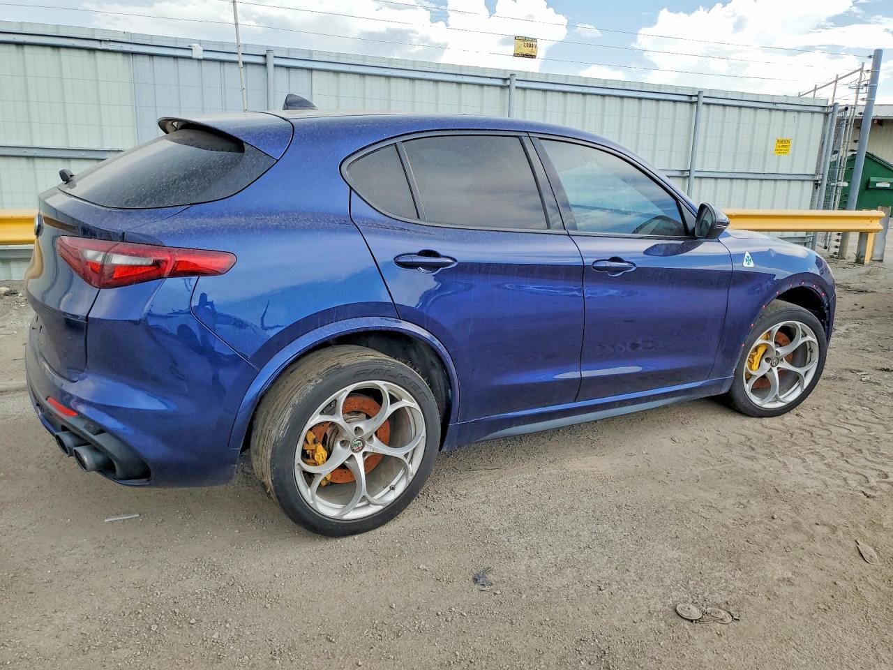 2018 Alfa Romeo Stelvio Quadrifoglio - Image 3