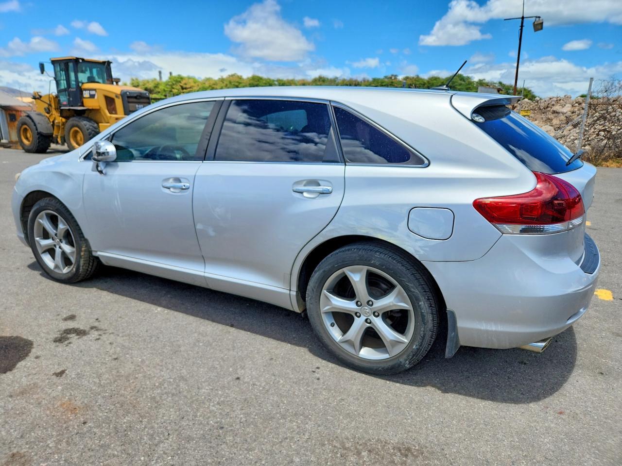 2013 Toyota Venza Le - Image 2