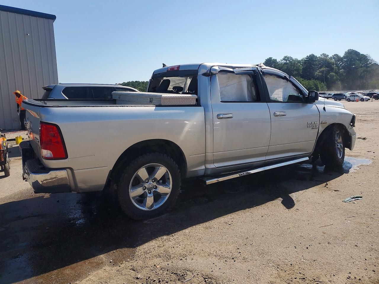 2019 Ram 1500 Classic Slt - Image 3