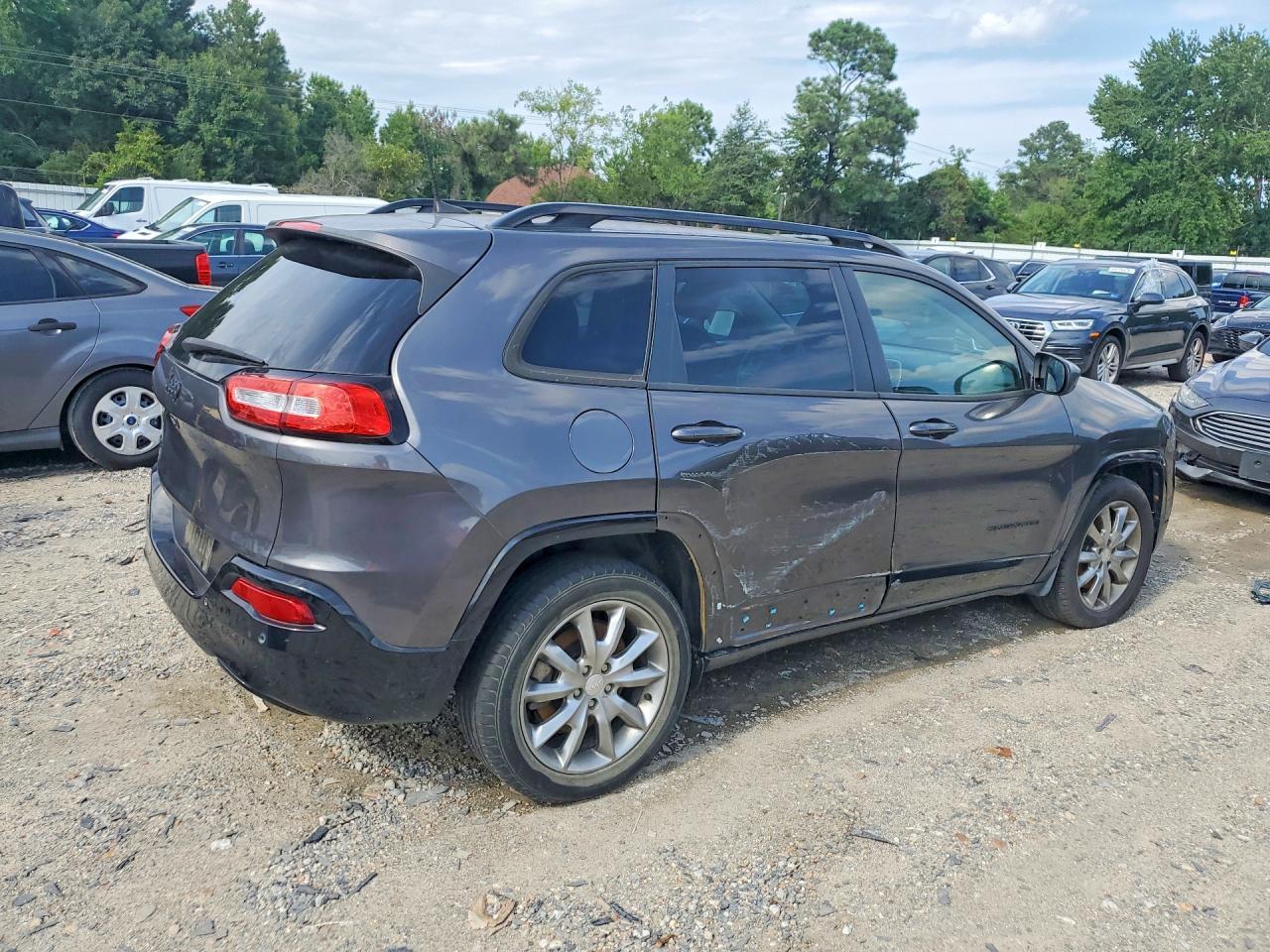 2018 Jeep Cherokee Latitude - Image 3