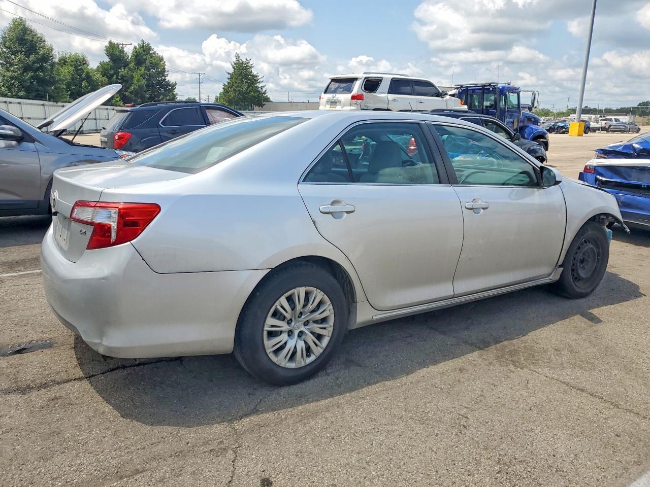 2013 Toyota Camry Le - Фото 3