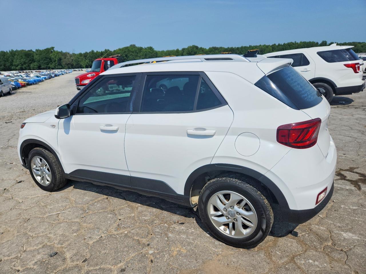 2020 Hyundai Venue Sel - Image 2