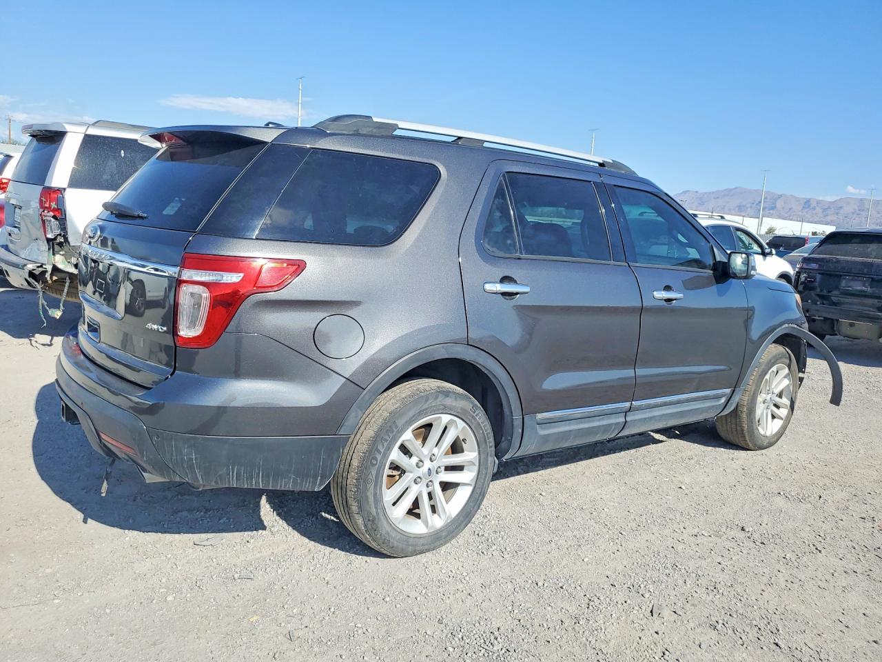 2015 Ford Explorer Xlt - Image 3