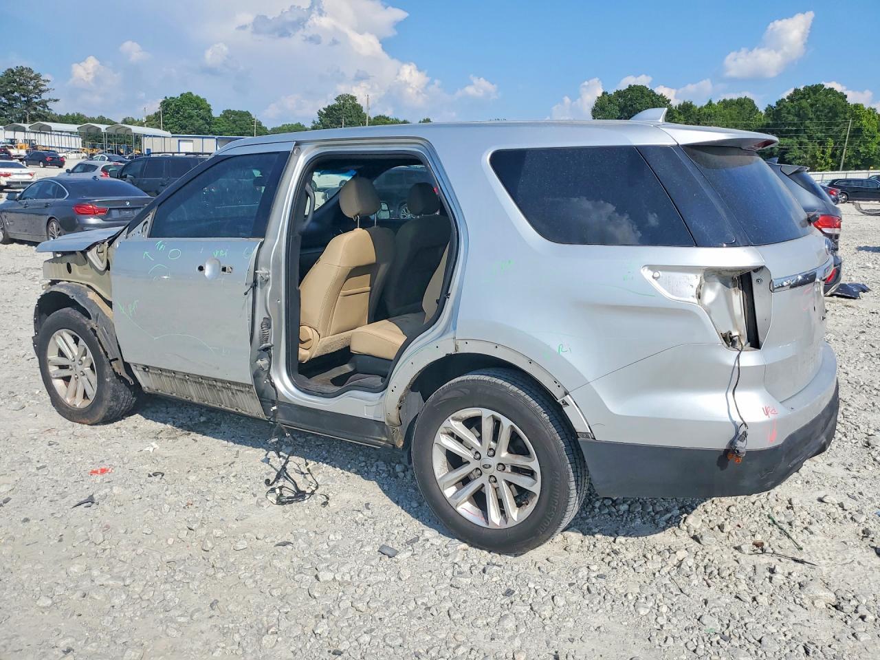 2016 Ford Explorer - Image 2