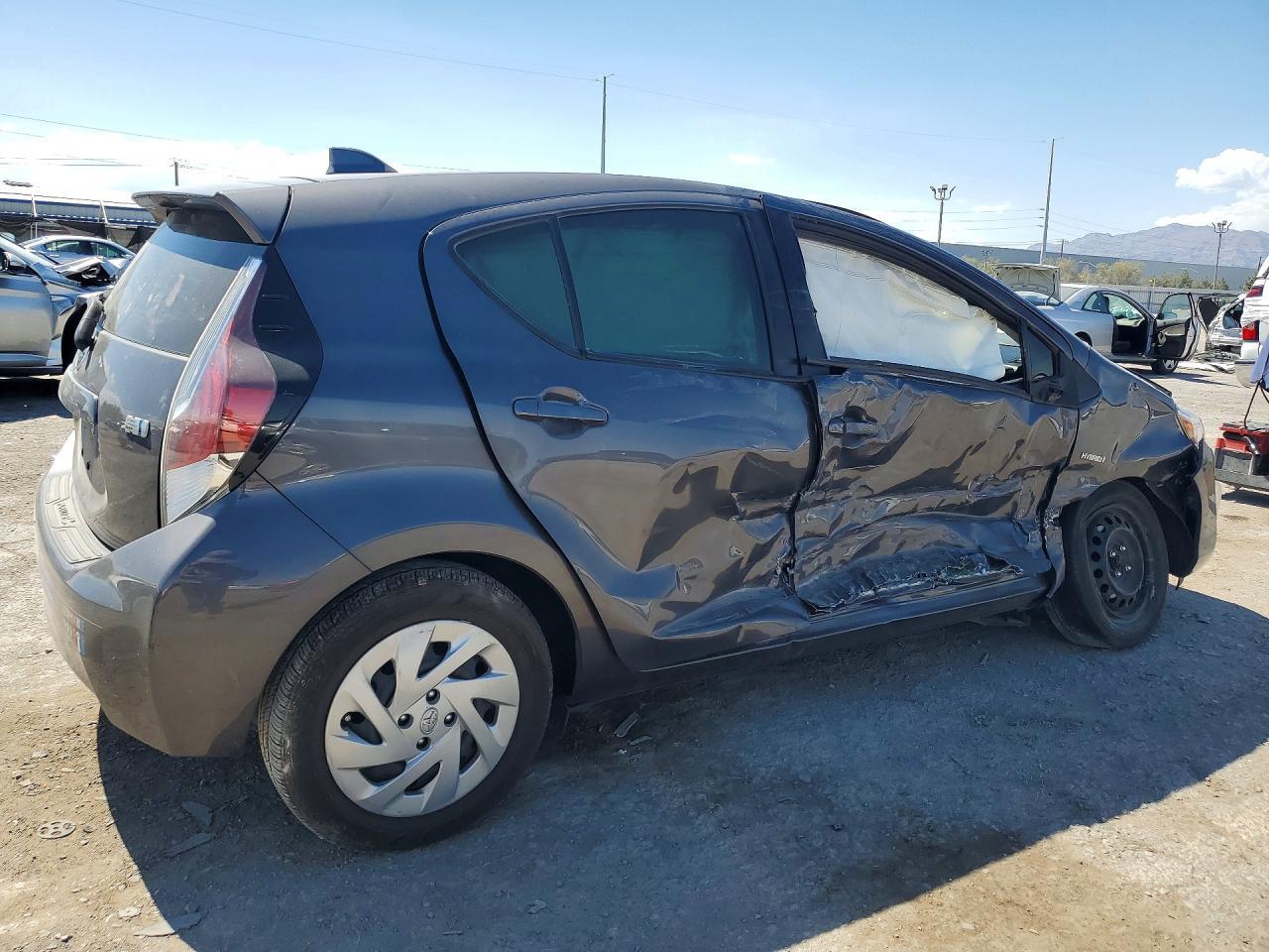 2016 Toyota Prius C Two - Image 3
