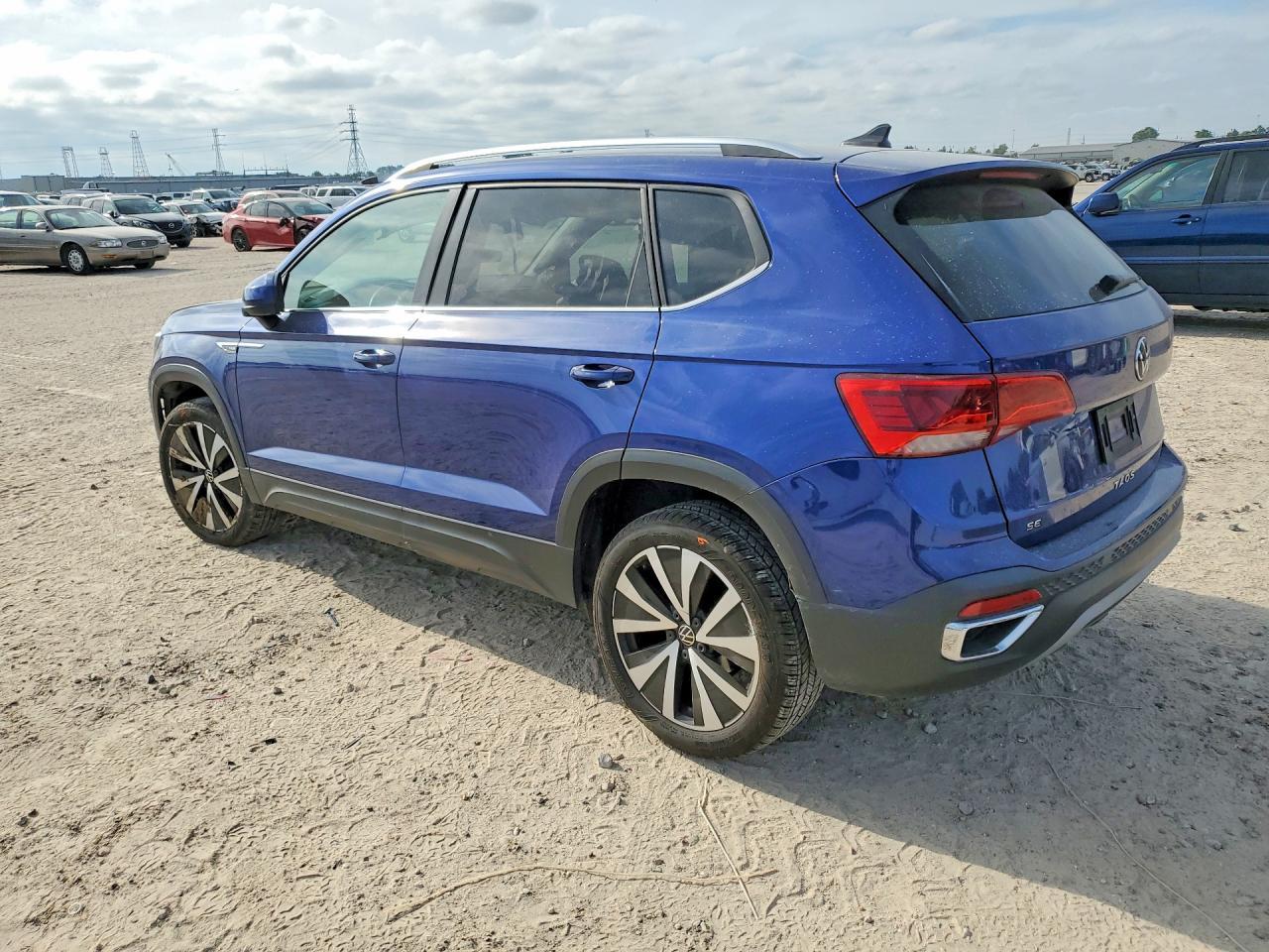 2024 Volkswagen Taos Se - Фото 2