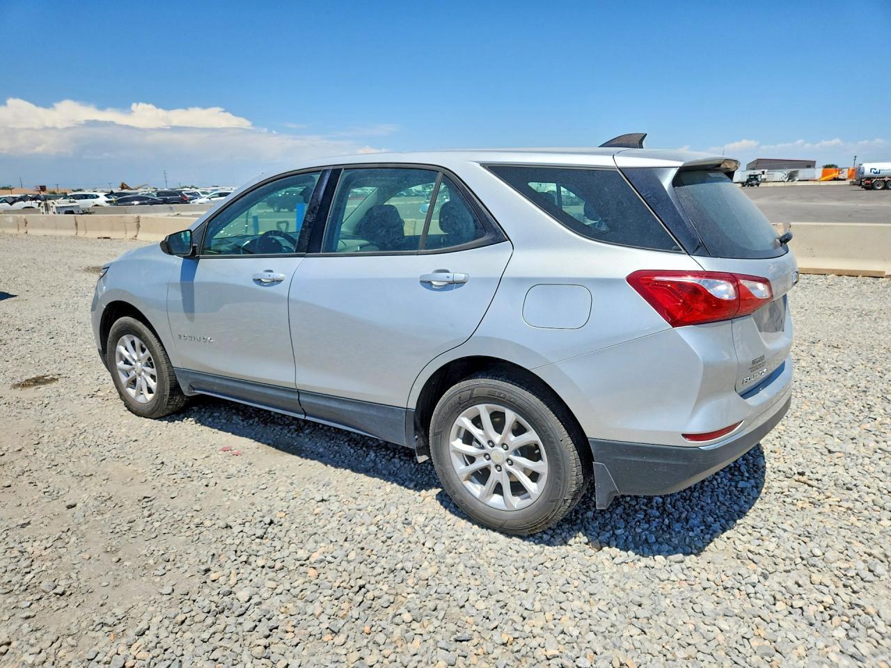 2018 Chevrolet Equinox Ls - Фото 2