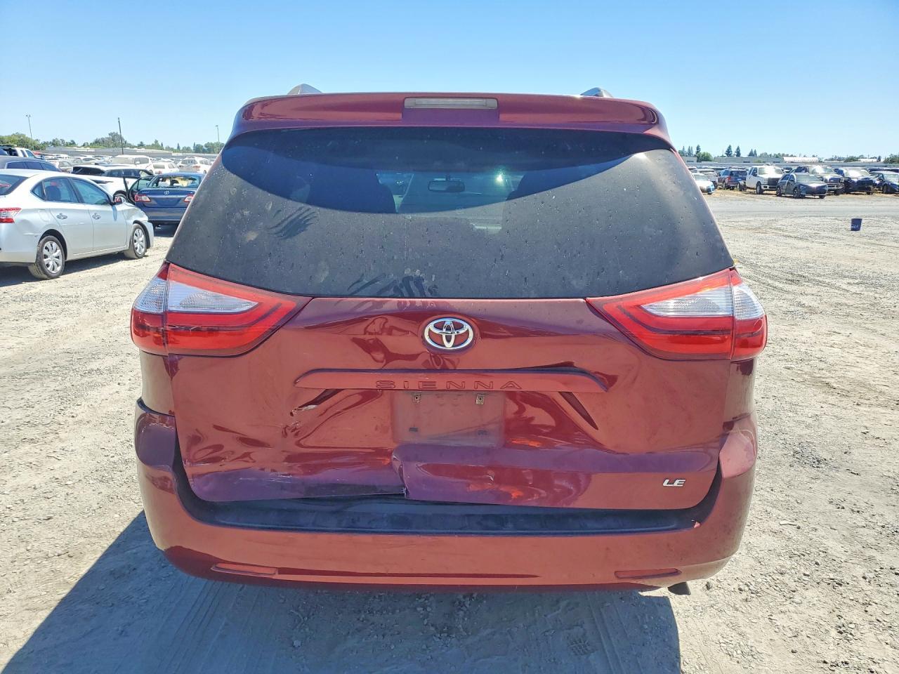 2015 Toyota Sienna Le - Image 6