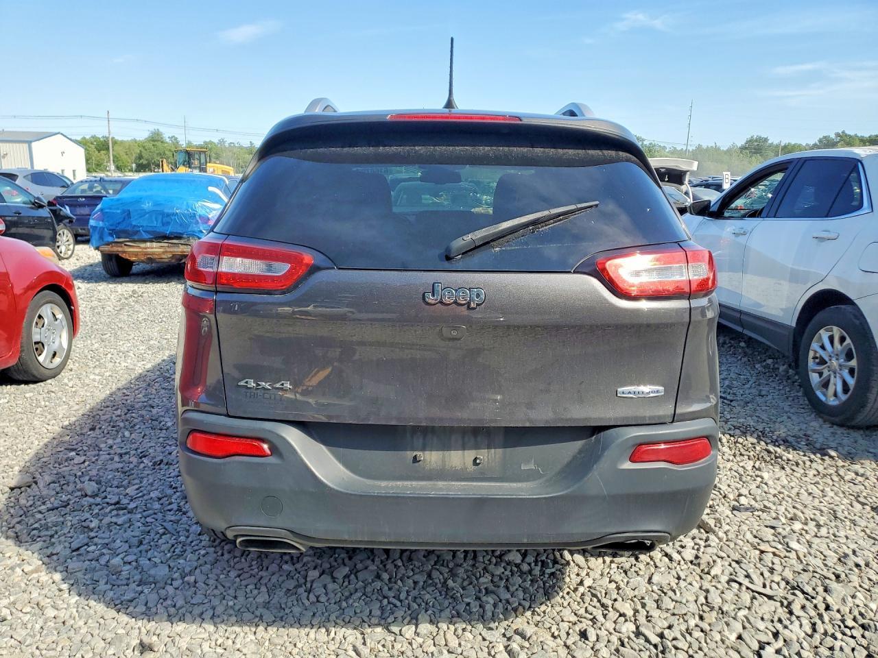 2018 Jeep Cherokee Latitude Plus - Image 6
