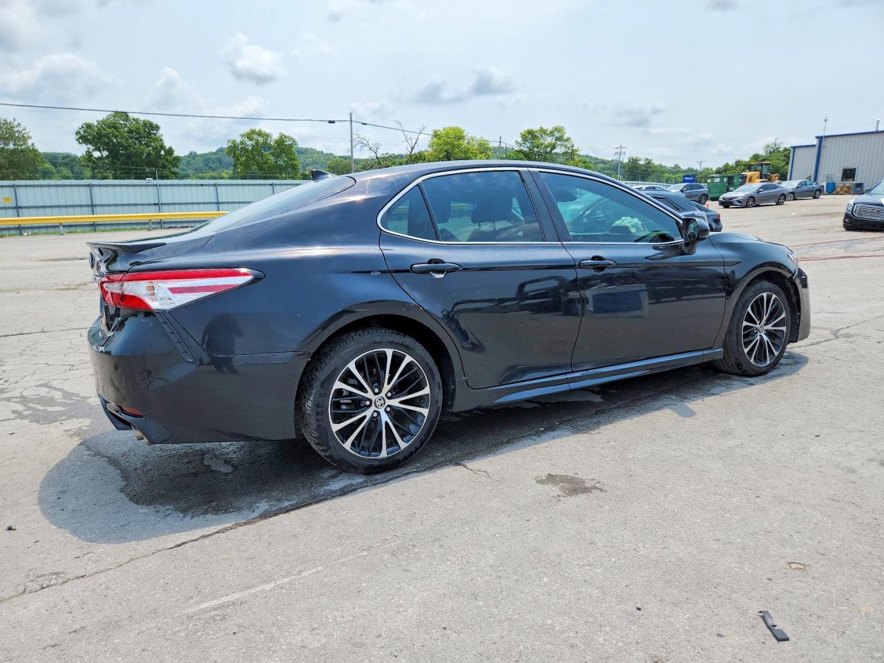 2020 Toyota Camry Se - Image 3