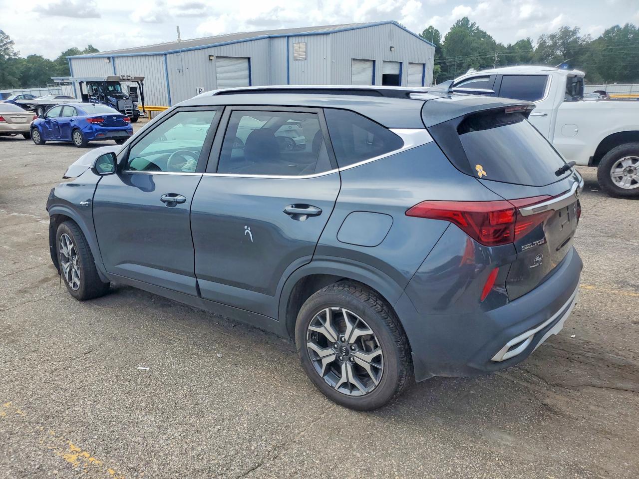 2021 Kia Seltos Ex - Image 2
