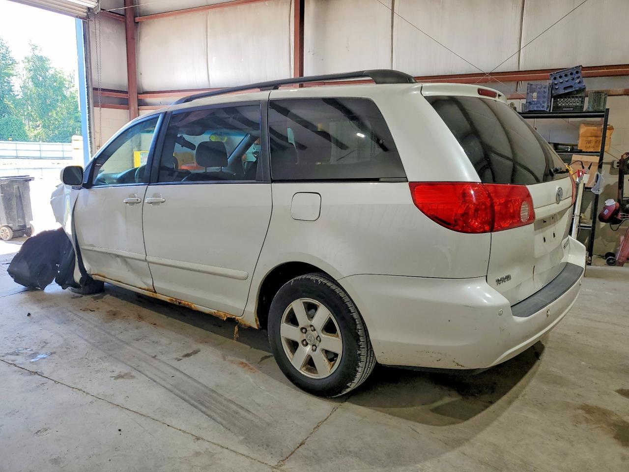 2008 Toyt Siena - Image 2