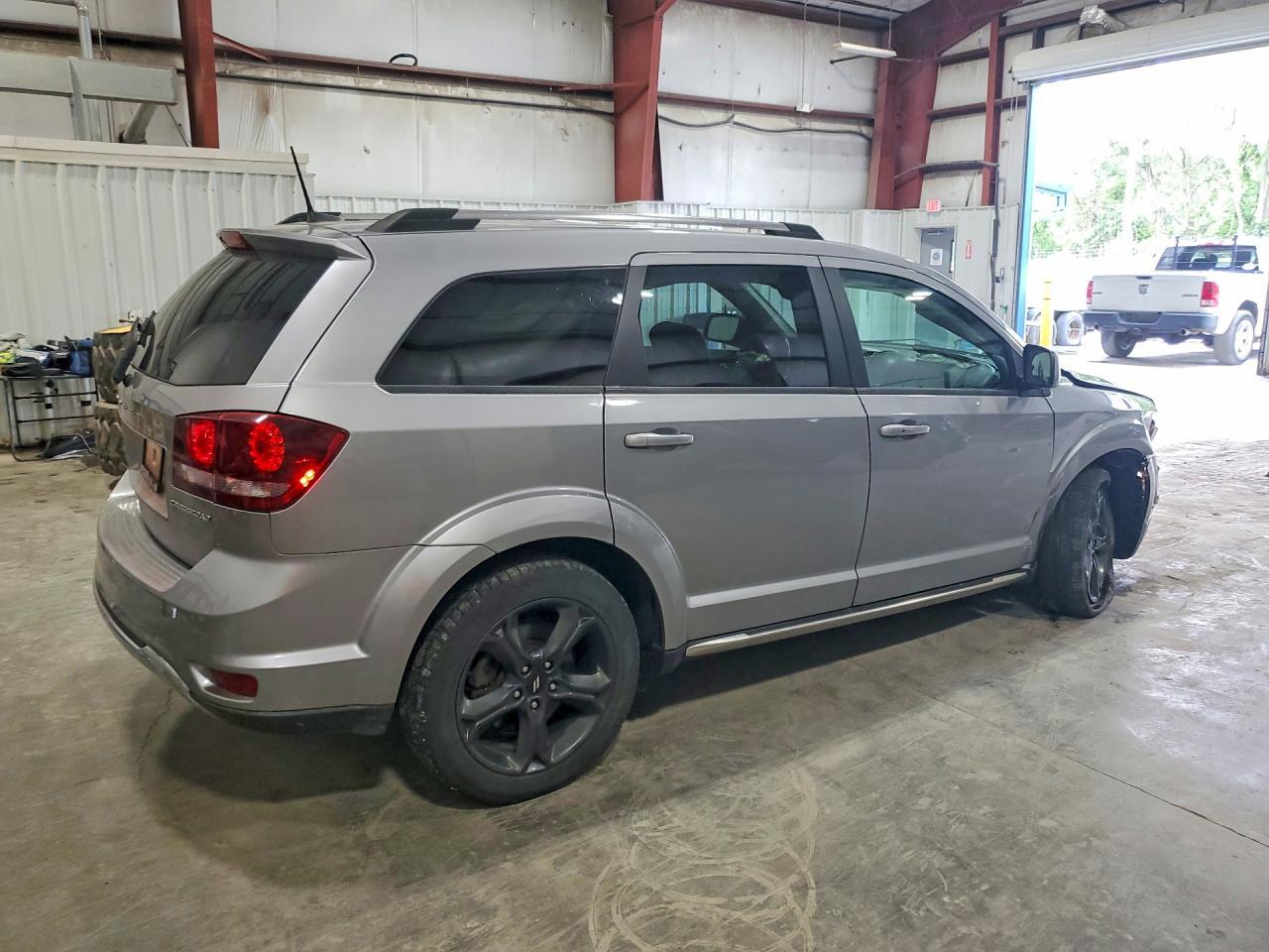 2018 Dodge Journey Crossroad - Image 3