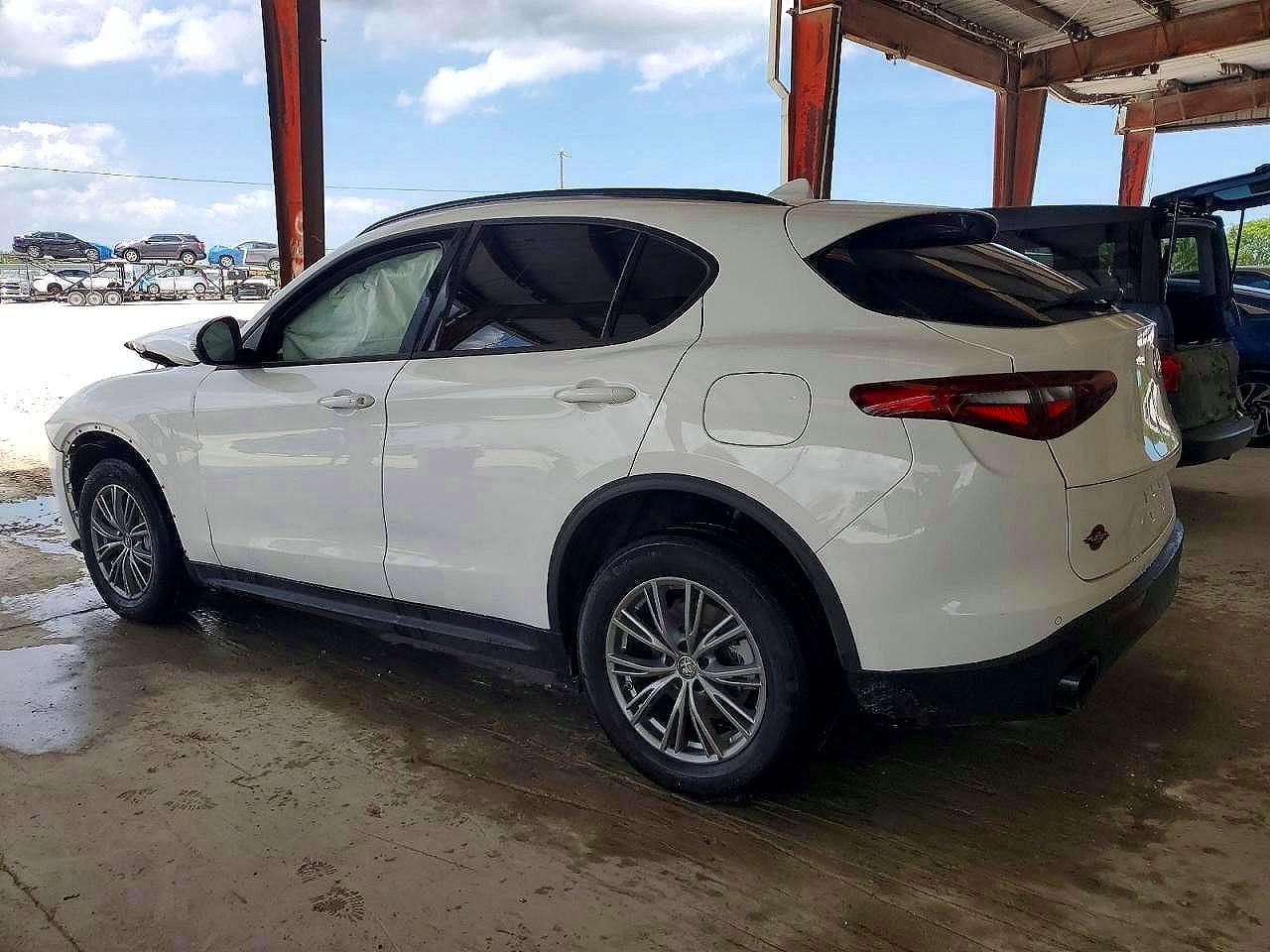 2022 Alfa Romeo Stelvio - Image 2