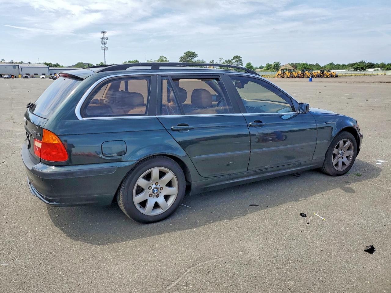 2004 BMW 325 Xi - Image 3