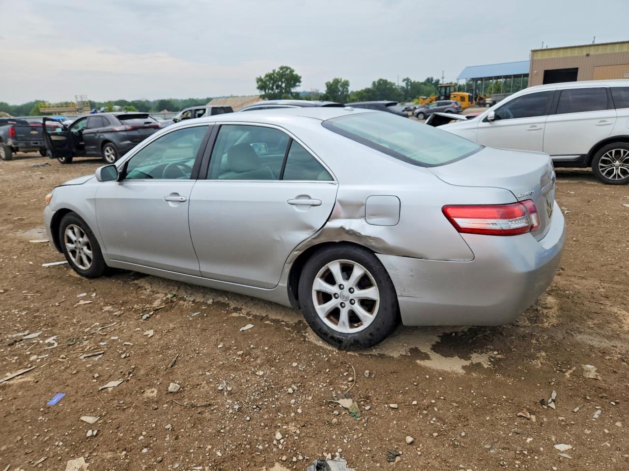 2011 Toyota Camry Le - Image 2