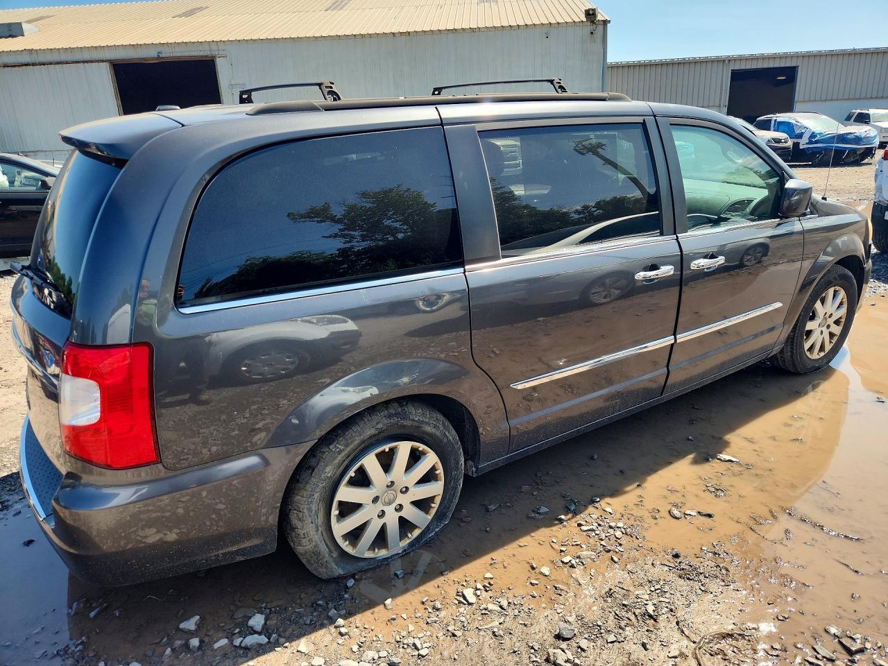2015 Chrysler Town & Country Touring - Фото 3