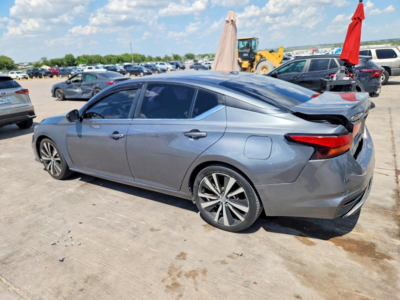 2019 Nissan Altima Sr - Image 2
