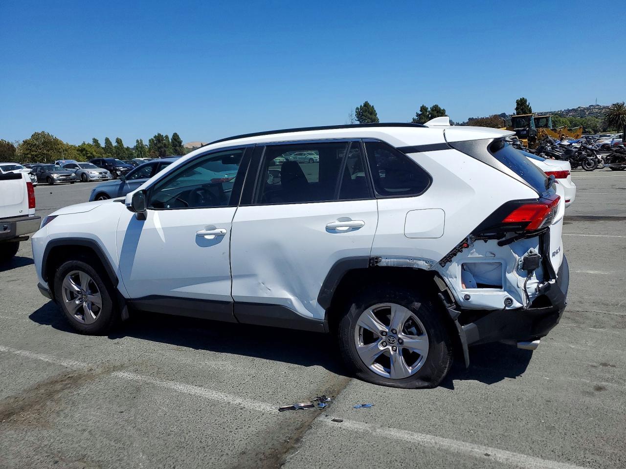 2022 Toyota Rav4 Xle - Image 2