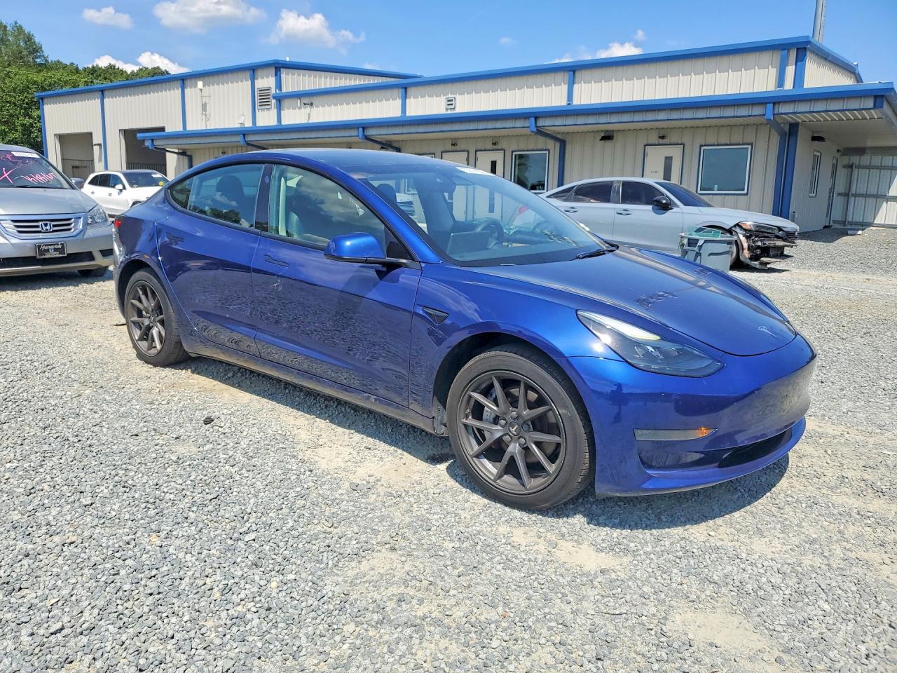 2023 Tesla Model 3 - Фото 4