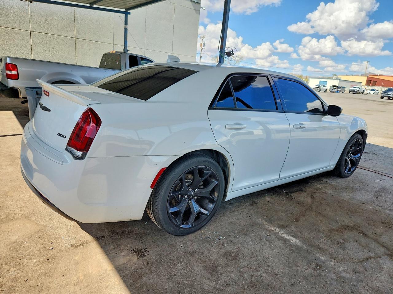 2022 Chrysler 300 Touring - Фото 3