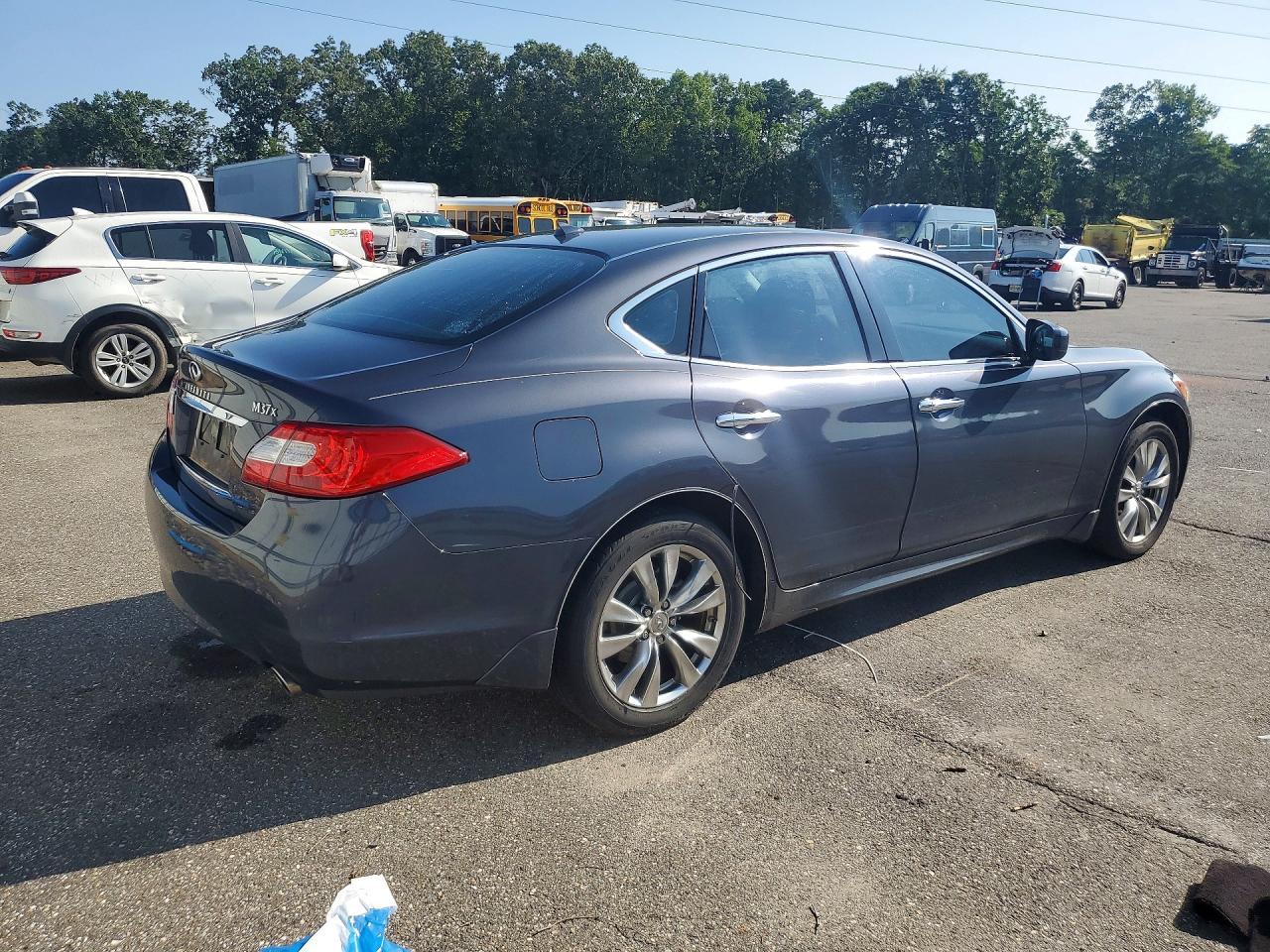 2011 Infiniti M37 X - Фото 3