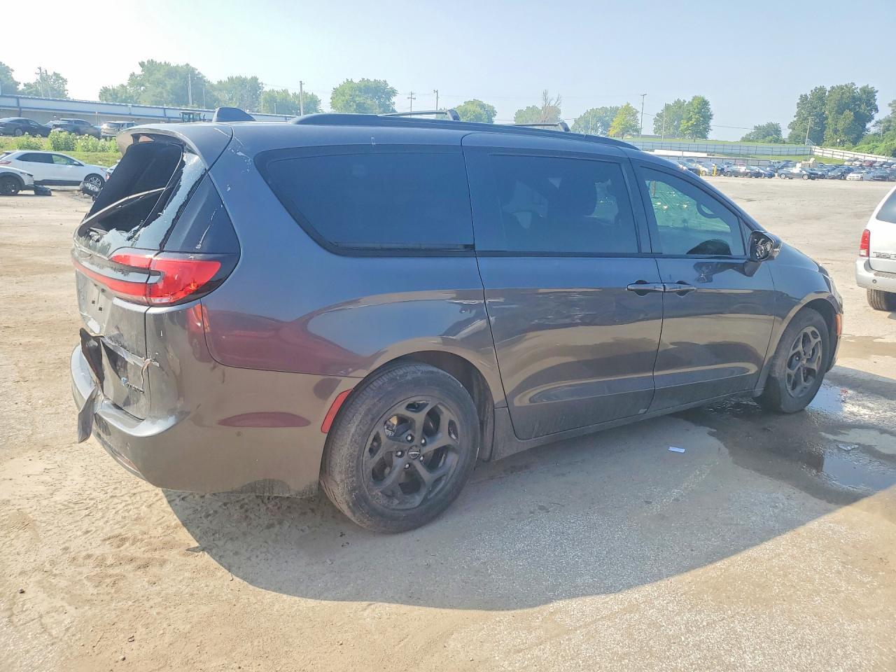 2021 Chrysler Pacifica Hybrid Limited - Фото 3