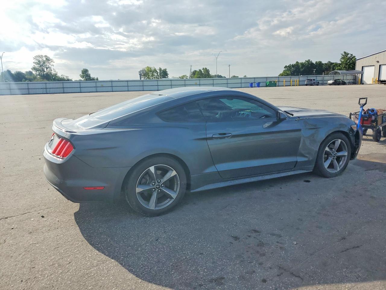 2016 Ford Mustang - Фото 3