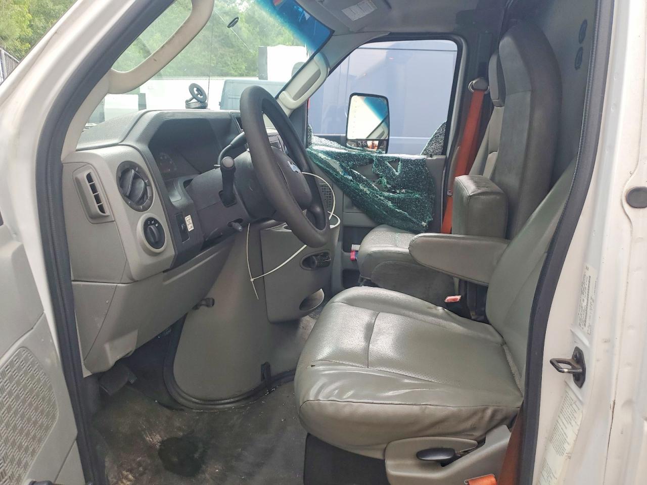 2015 Ford E350 Box Truck - Фото 7