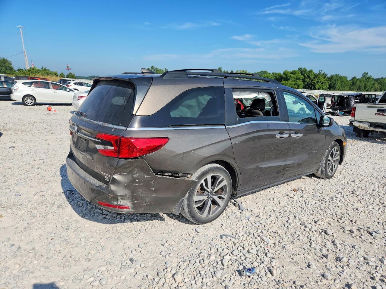 2022 Honda Odyssey Touring - Image 3