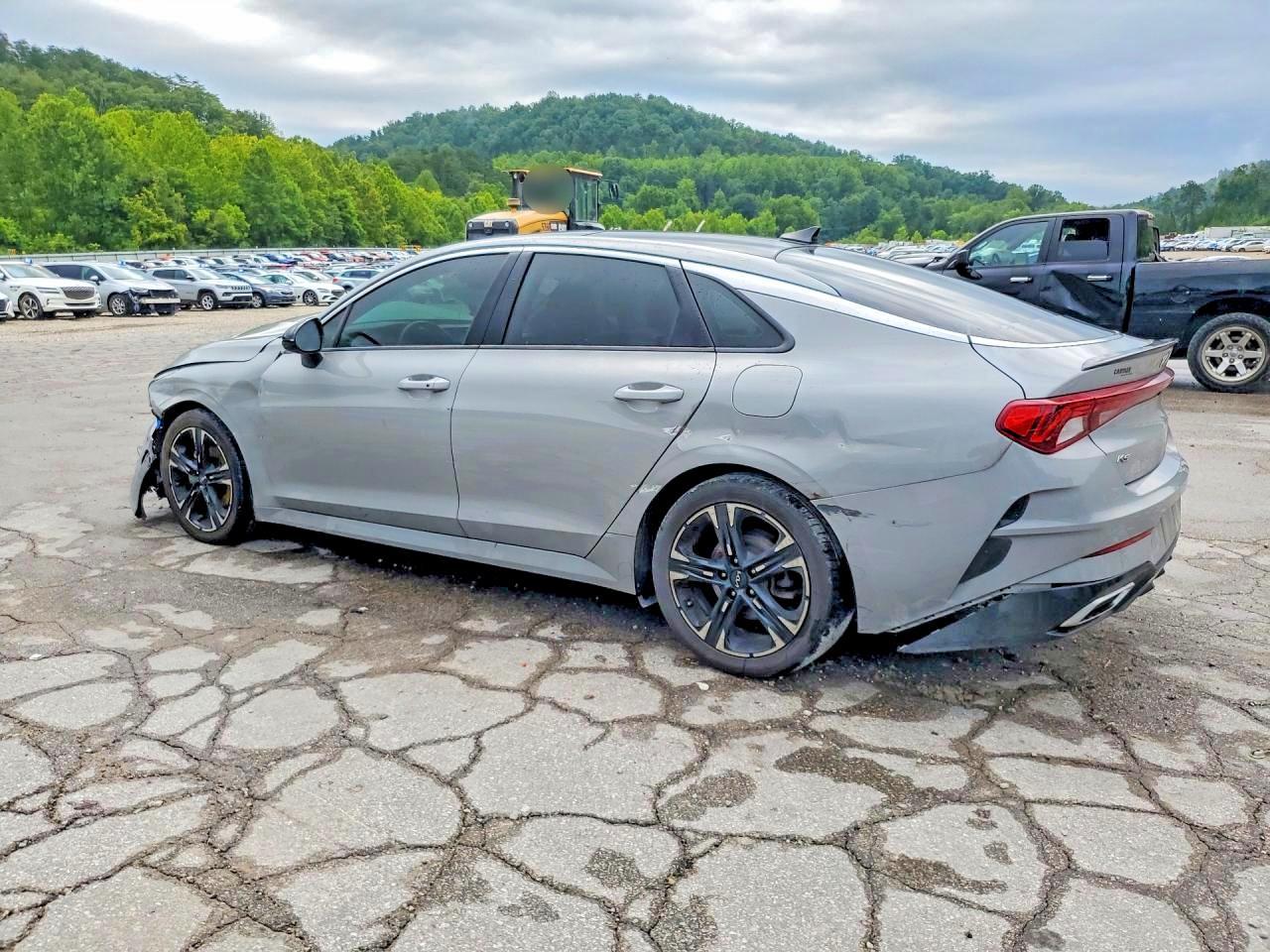 2022 Kia K5 Gt Line - Image 2