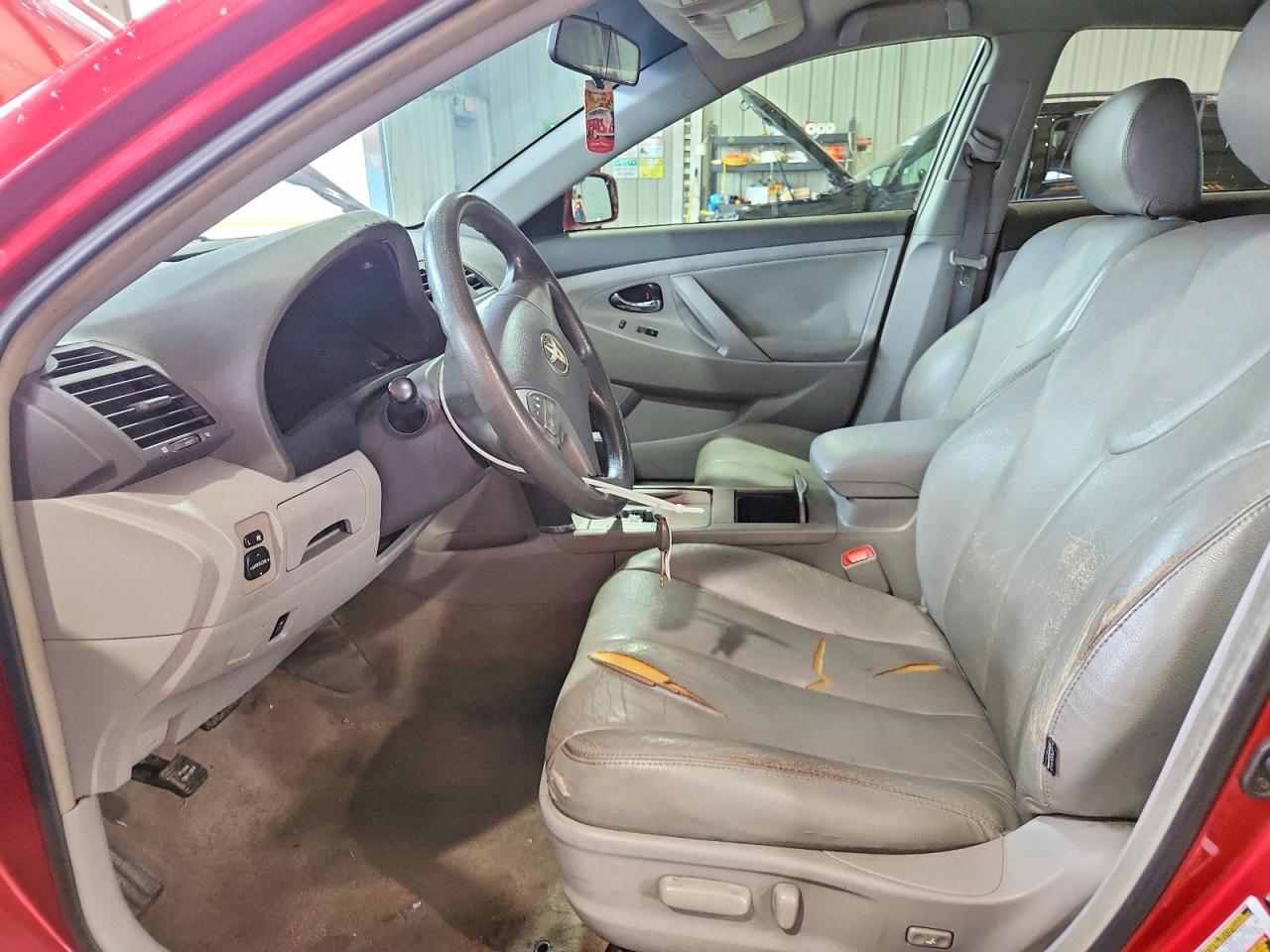 2010 Toyota Camry Le - Фото 7