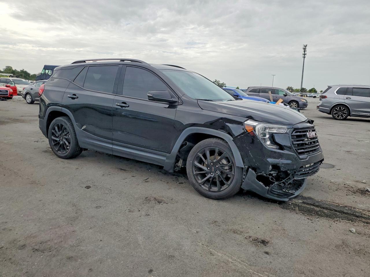 2023 GMC Terrain Slt - Image 4