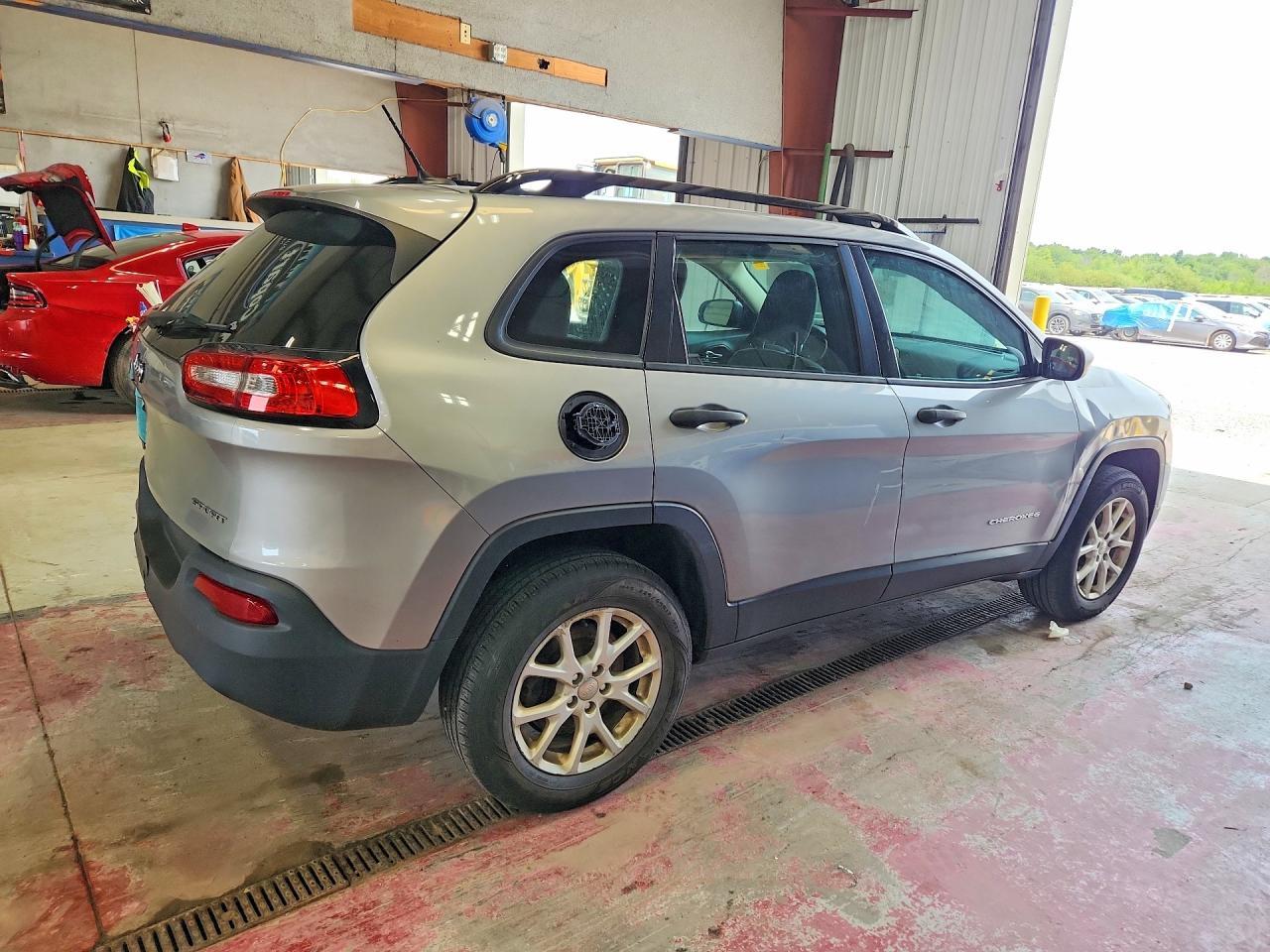2015 Jeep Cherokee Sport - Image 3