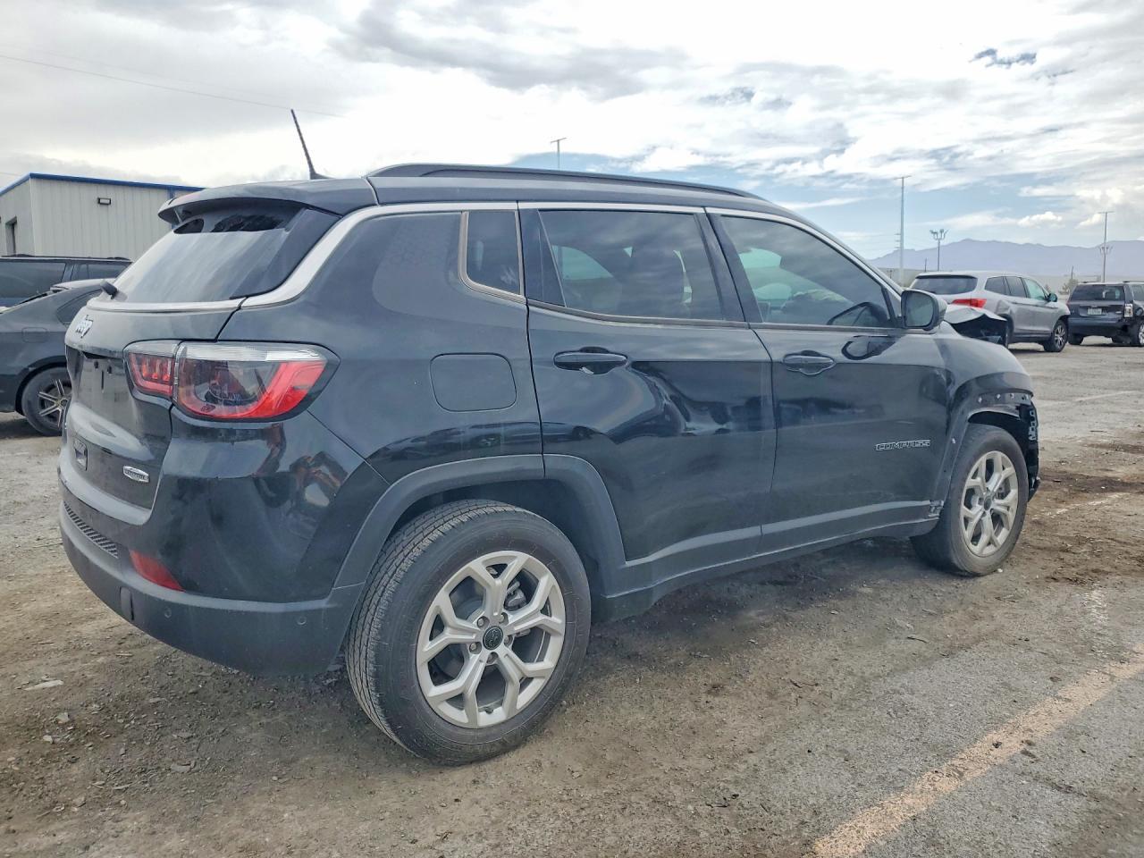 2025 Jeep Compass Latitude - Image 3