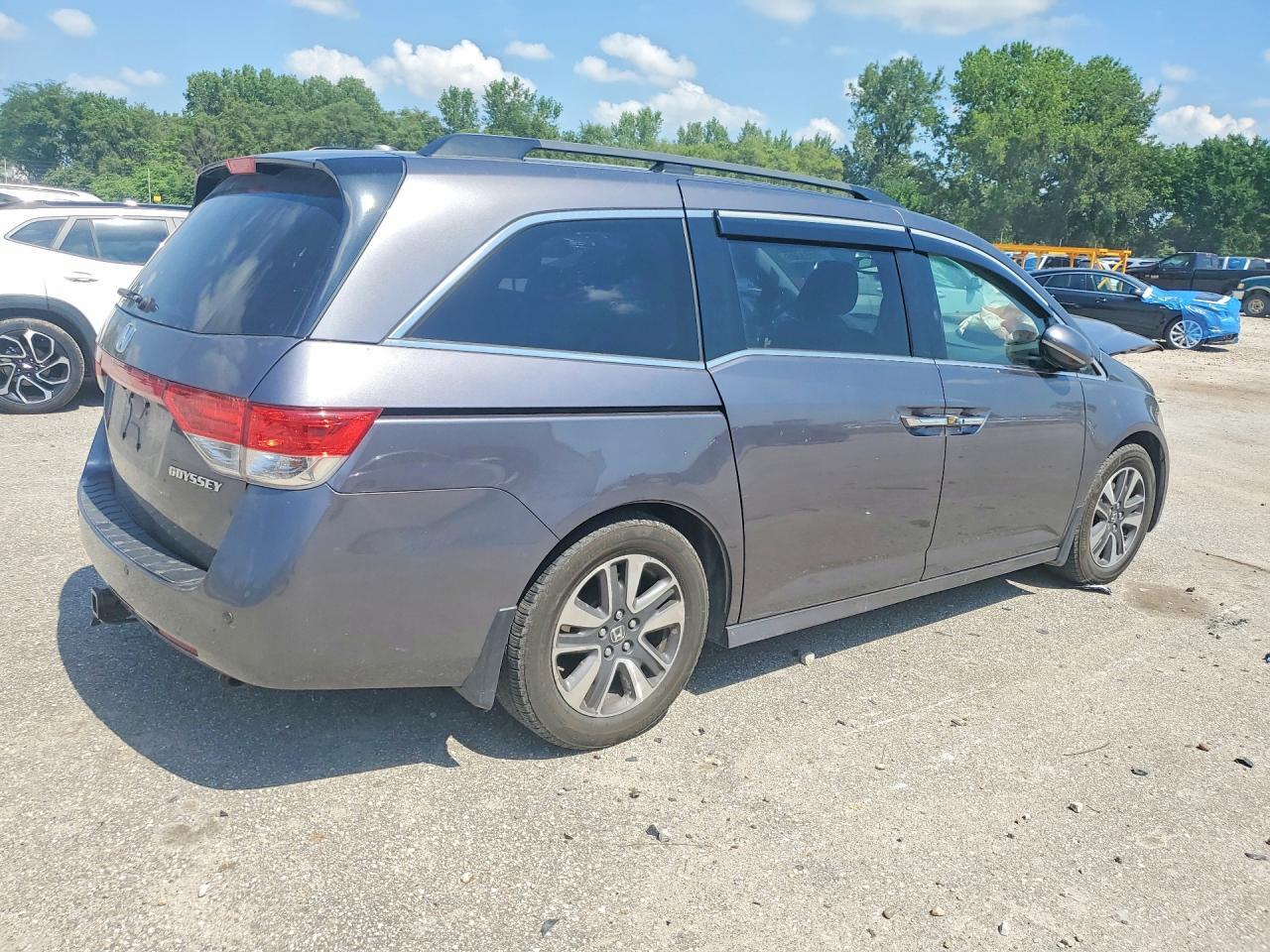2015 Honda Odyssey Touring - Image 3